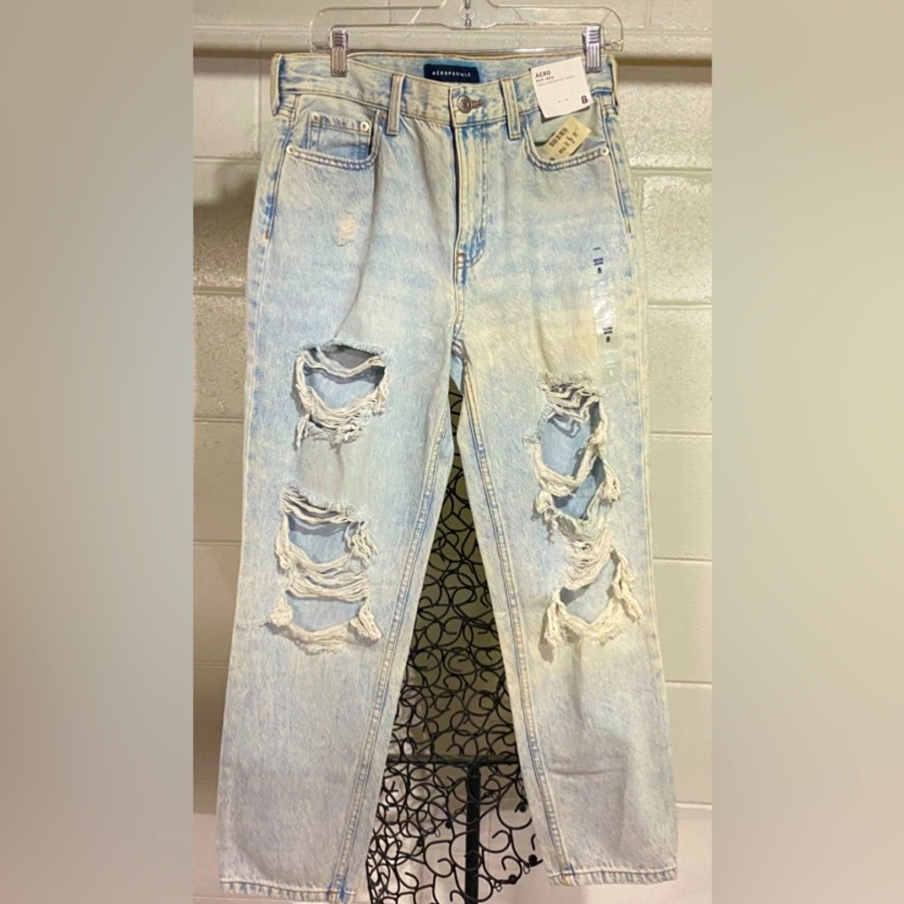 NWT Aeropostale Distressed Mom Leans
Size 8